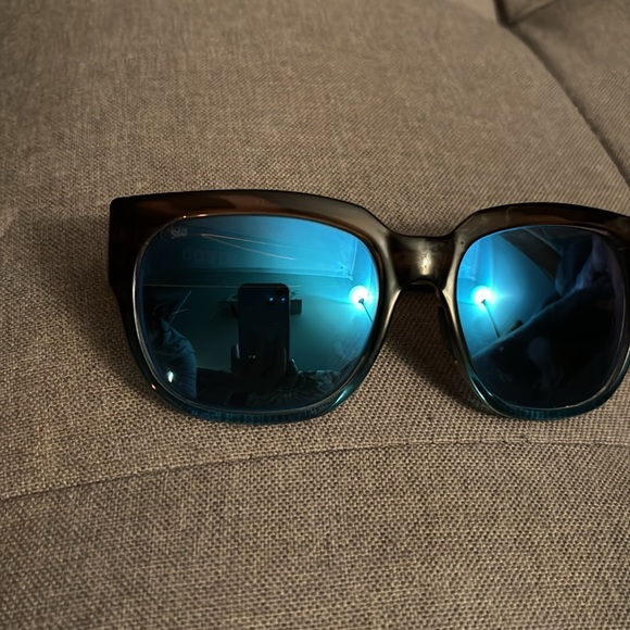 Women’s polarized Costas MAKE ANY OFFER - Picture 2 of 11